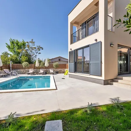 Casa Ladonia, A Stylish Pool In