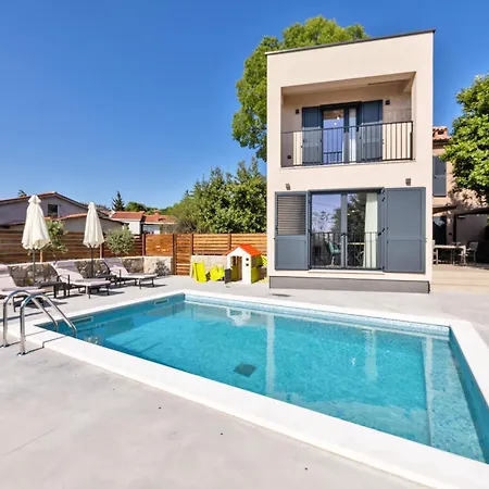Casa Ladonia, A Stylish Pool In Vakantiehuis
