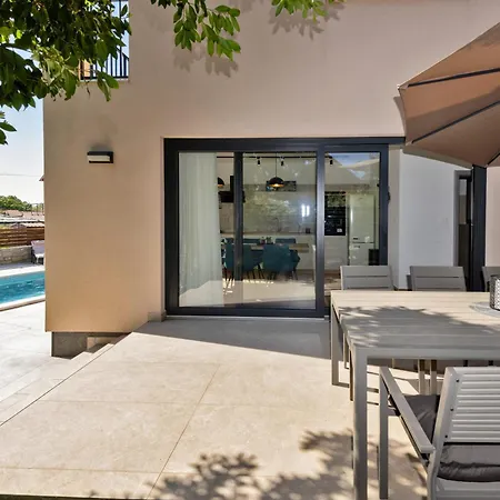 Vakantiehuis Casa Ladonia, A Stylish Pool In Labin (Istria)